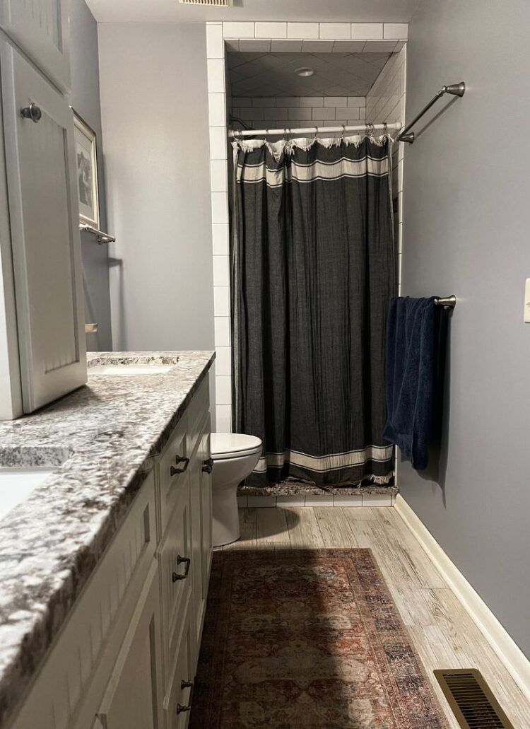 My Modern Gray and White Bathroom Decor | 5 Gorgeous White and Gray ...