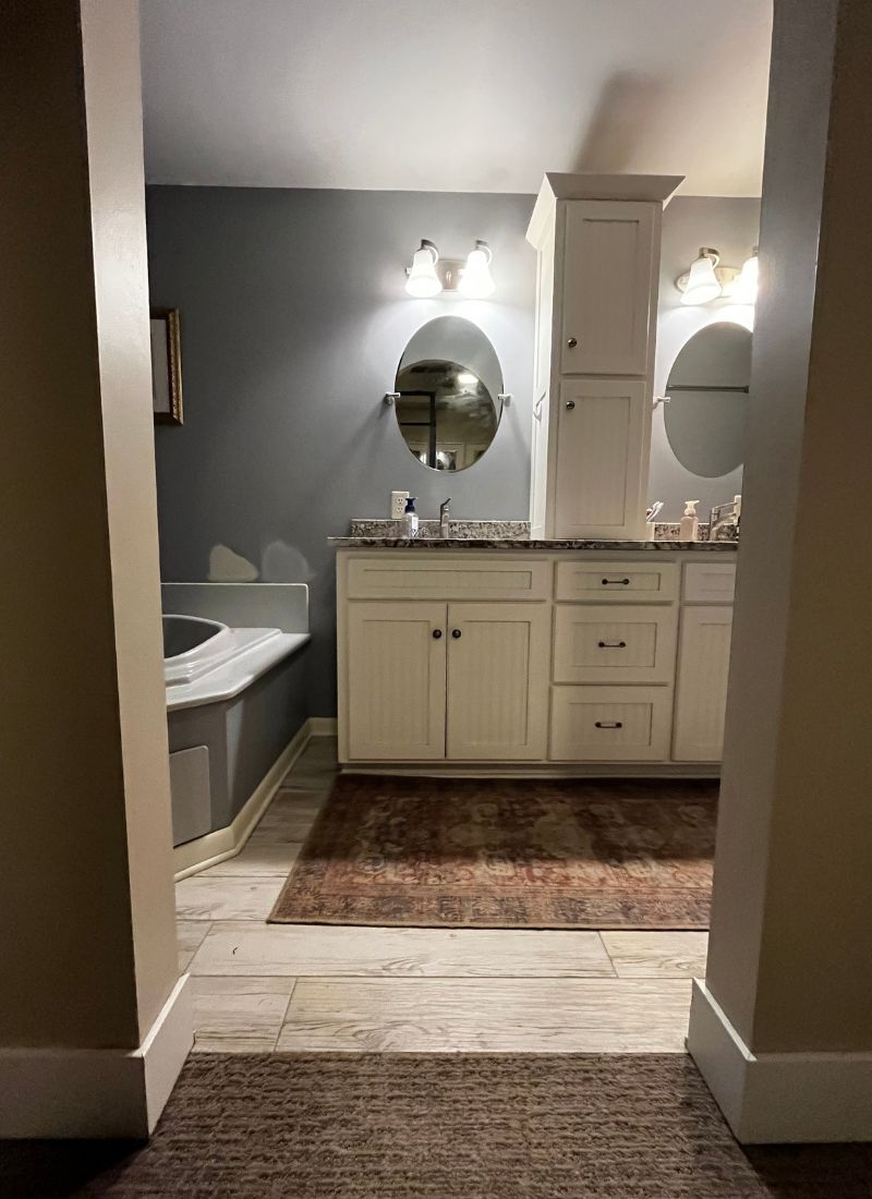 My Modern Gray and White Bathroom Decor | 5 Gorgeous White and Gray Bathroom Ideas - Amanda ...