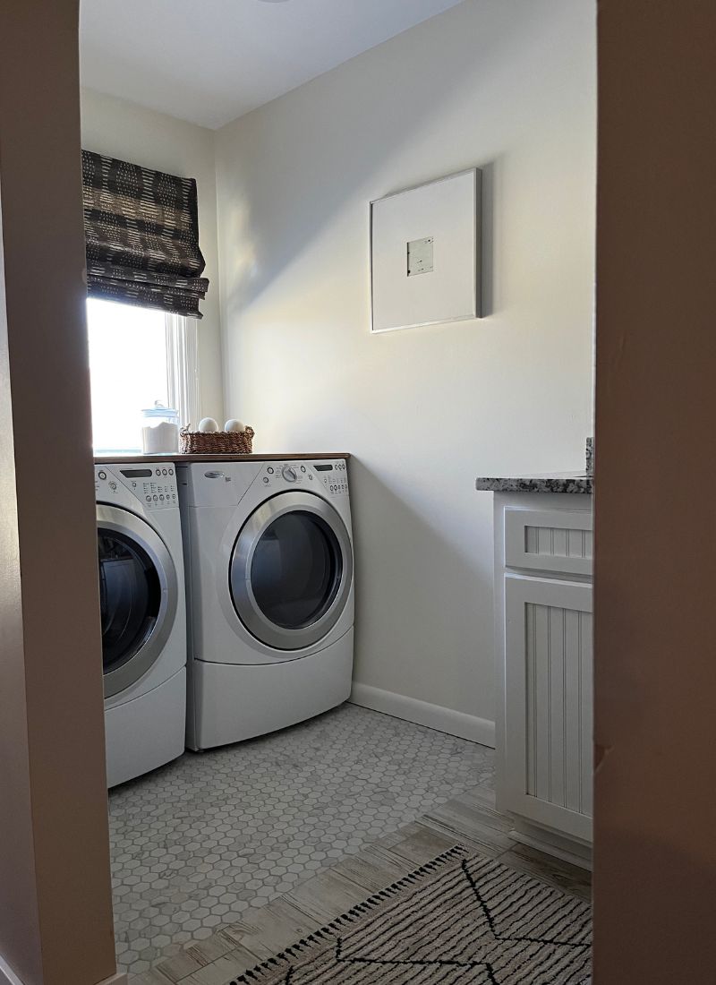 My Modern Gray and White Bathroom Decor | 5 Gorgeous White and Gray ...