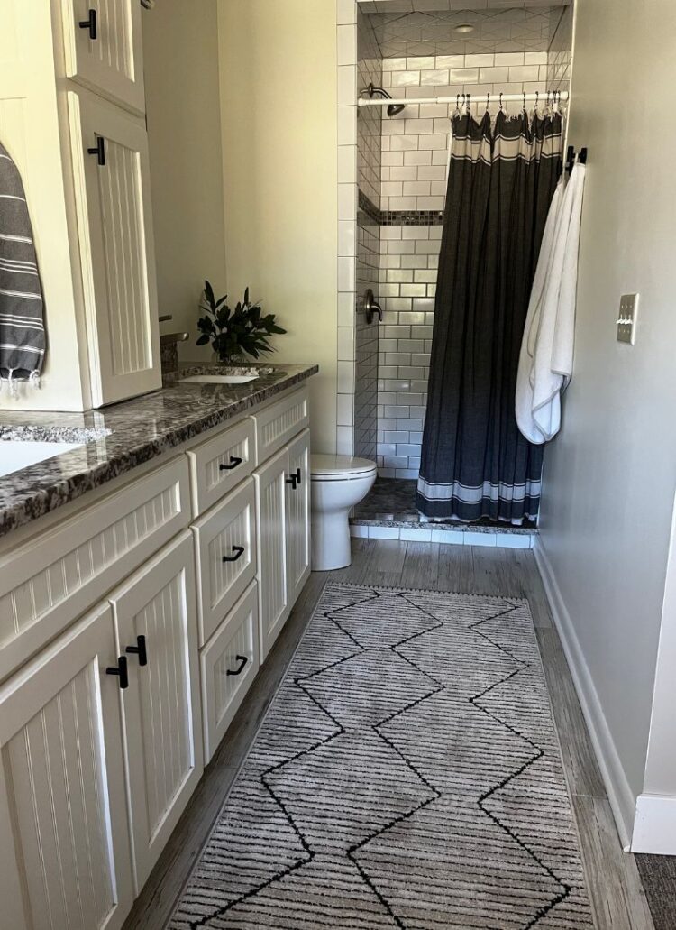 My Modern Gray and White Bathroom Decor | 5 Gorgeous White and Gray ...